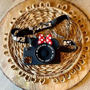 Mini mouse cell phone case with coin pouch.